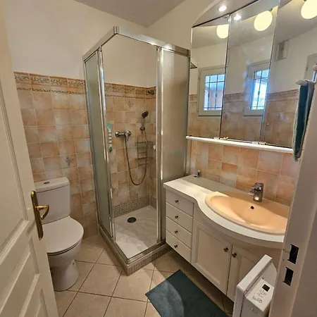 T2 Neuf Et Calme Au Coeur De Avec Terrasse Et Box Apartament Sanary-sur-Mer